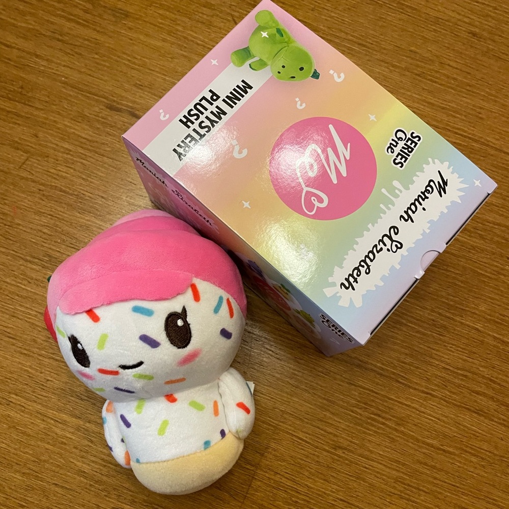 Moriah Elizabeth Cupey the cupcake mini plush